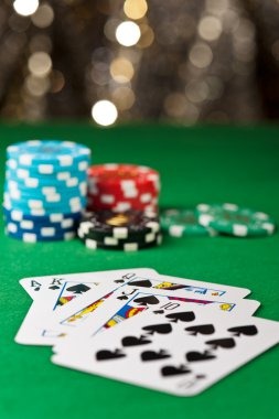 Live dealer Capsa Banting table with player interface and card arrangement tools